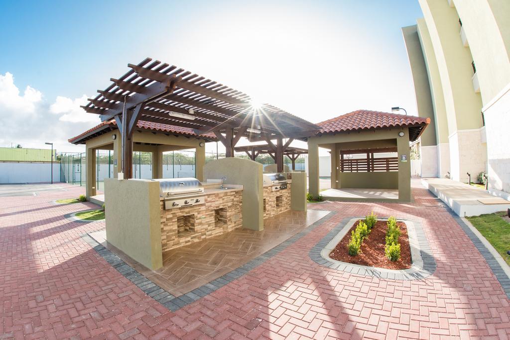 Palmaruba Condos Palm Beach Exterior photo