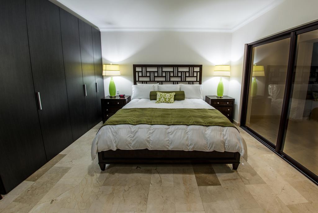Palmaruba Condos Palm Beach Room photo