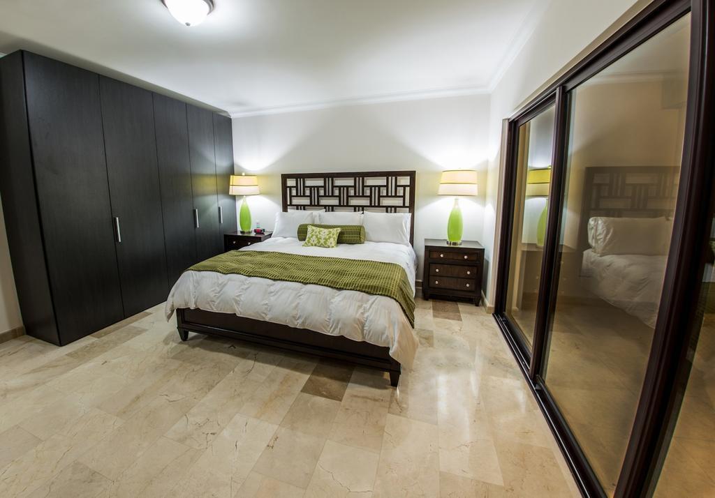 Palmaruba Condos Palm Beach Room photo
