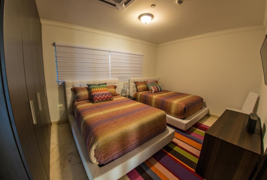 Palmaruba Condos Palm Beach Room photo