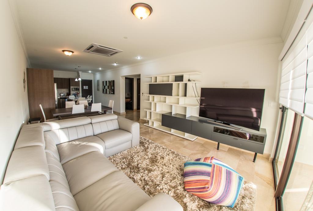 Palmaruba Condos Palm Beach Room photo
