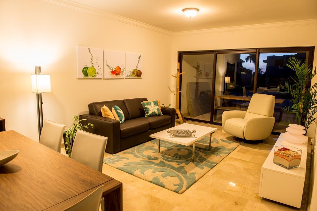 Palmaruba Condos Palm Beach Room photo